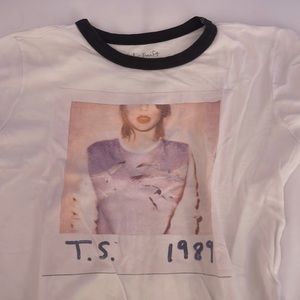 Taylor swift 1989 world tour t shirt size xs